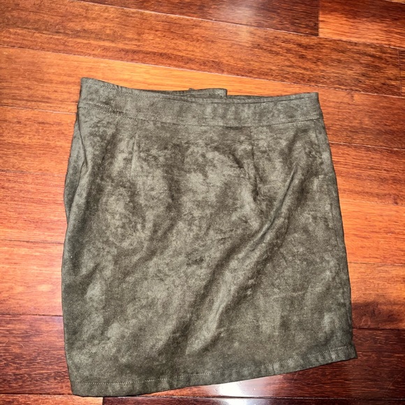 LULUS army green suede skirt size M - Picture 3 of 3